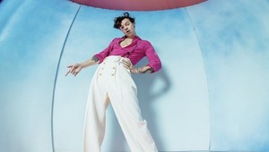 Známy spevák randil s kopou krásavíc, teraz sú okolo jeho orientácie otázniky!