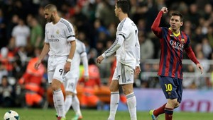 VIDEO. Sedem gólov, tri penalty, hetrik Messiho a zamotaný boj o titul