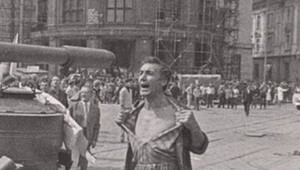 Gesto Emila Galla sa stalo symbolom odporu. Laco Bielik nesmel roky priznať, že je autorom fotografie, ktorá sa preslávila na celom svete