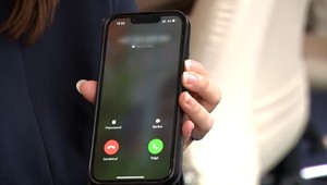 Nedvíhajte cudzie čísla! Polícia upozorňuje na podvodné telefonáty z rakúskych čísel