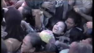 Ušliapali najmenej 23 ľudí, keď čakali na almužnu