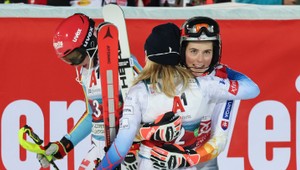 Vlhová má glóbus, Shiffrin prekonala legendu