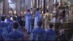 Tisíce veriacich sa zúčastnili na obrade Svätého ohňa