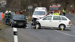 Zrážka dvoch áut si vyžiadala štyroch zranených! Skončili v nemocnici