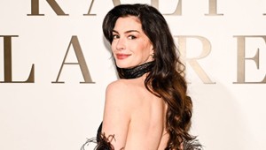 Anne Hathaway v šatách, ktoré robia zázraky s postavou: Tento módny trik milujú ženy po celom svete