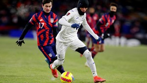 Nezvyčajný zápas o MS v Katare. Hráči striedali pre extrémnu zimu