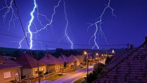 Vytopený dom či požiar z blesku. Dôležité je škodu vyfotiť