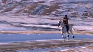 Kim Čong-un sa previezol na bielom koni. Pred pár dňami avizoval odhalenie novej strategickej zbrane