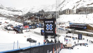 Lavína zasypala zjazdovku, lyžovalo tam 300 ľudí