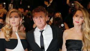 Slávny herec priviedol na červený koberec svoju dcéru a všetci z jej krásy onemeli!