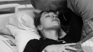 Vysnívaná dcérka hviezdneho herca prišla na svet mŕtva, zverejnil jej srdcervúce fotky!