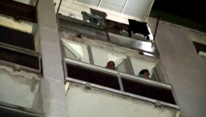 Banskobystrický panelák zachvátil požiar, žena vyskočila z okna