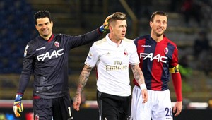 Dve červené pre AC Miláno, jedna pre Kucku. O deviatich dali víťazný gól!