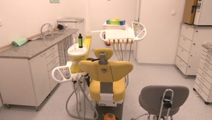 Bolí ich zub, no nemajú na lekára. V Nitre otvárajú zubnú ambulanciu pre ľudí bez domova