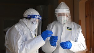 Prečo sa niekedy čaká na PCR test až 10 dní? Odpoveď sme zisťovali na ministerstve zdravotníctva