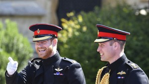 Tlačia ma nohavice. Som zrelý na pohárik...