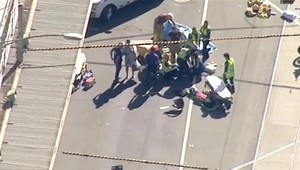 V Melbourne vrazilo auto do chodcov. Polícia terorizmus vylúčila