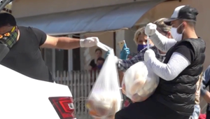 Rómovia do Žehrianskej osady priviezli už viac ako tonu potravín. Chcú tak nezištne pomáhať