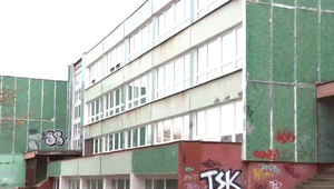 Ďalší incident v škole: 11-ročný chlapec po hádke vystúpil na parapet