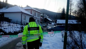 Syn našiel rodičov (†60,†65) v dome ležať na zemi, boli mŕtvi