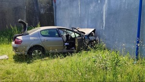 40-ročný vodič neprežil náraz do múru. Aká je príčina nehody?