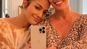 Rovnaké gény, rozdiel len jediný rok: TAKTO vyzerá mladšia sestra Jennifer Lopez!