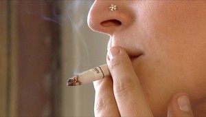 Fajčenie bude opäť drahšie. Zvyšuje sa spotrebná daň a aj smernica EK