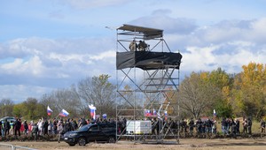 Výstavba závodu na batérie do elektromobilov v Šuranoch sa oficiálne začala