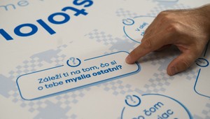 Menej scrollovania, viac stolovania: UNIQA spúšťa kampaň Buďme prítomní a pozýva rodiny k spoločnému stolu