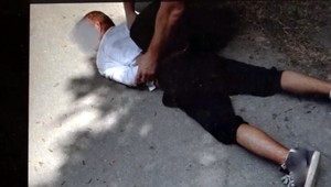 FOTO: Z parku počuli výstrely. So zbraňou v ruke zadržali bezdomovca