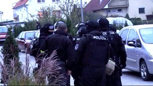 Exšéfa protizločineckej agentúry vzali do cely kukláči