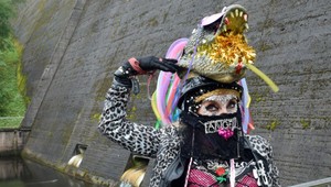 Česká popová ikona oslavuje 70. rokov: Ako vyzerá pod šialenými maskami?