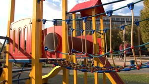 Príliš hlasné deti musia z ihriska preč, inak hrozí škole mnohotisícová pokuta