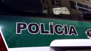 Väzeň utiekol z policajného auta