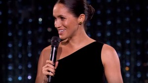 Tehotná vojvodkyňa sa nečakane ukázala na udeľovaní módnych cien