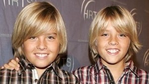 Pamätáte si na bratov Sprouseovcov? Aha, ako dnes vyzerajú známe hollywoodske dvojičky!