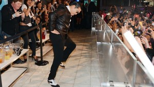 Po hite Gangnam style útočí na internete aj tanečník Alexander!