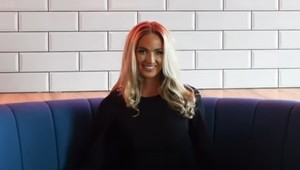 Bizarná situácia! Rozzúrená misska pohrýzla policajtov, prišla za to o titul!