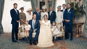 FOTOGALÉRIA: Oficiálne snímky kráľovskej rodiny po krste princa Louisa