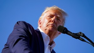 Trump sa postaví pred súd za uplácanie pornoherečky