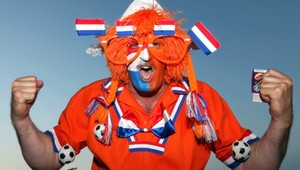 ME 2012: Kanadský žartík fanúšikov oranjes. Papuča na autobus Nemcov!