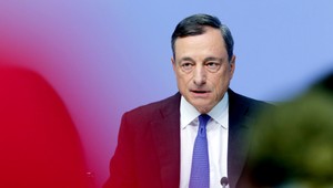 Eurozóne hrozí deflácia, ECB zhoršila aj prognózu rastu