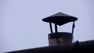 S pochovávaním obetí sú vážne problémy. Zosnulých nemajú kam dávať a odstavené je ďalšie krematórium