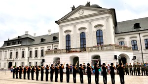 Zatiaľ najviac šancí na post prezidenta majú ľudia, ktorí oficiálne nekandidujú