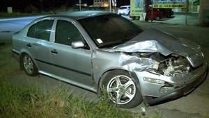 Vodič auta porušil predpisy, vošiel do dráhy vlaku