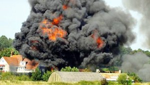 Nehoda na leteckom dni, lietadlo sa zrútilo na diaľnicu