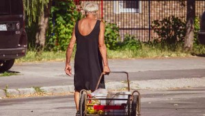 V Kanade dali bezdomovcom vysokú hotovosť: Na čo ju minuli?