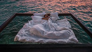 V tomto fantastickom hoteli môžete doslova prespať na mori pod šírym nebom