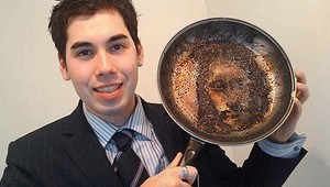 Pripečená slanina na panvici odhalila Ježiša Krista!