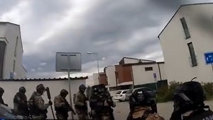 VIDEO: Na Slovensku zasahuje vyše 100 policajtov a prehľadávajú viac ako 20 objektov
